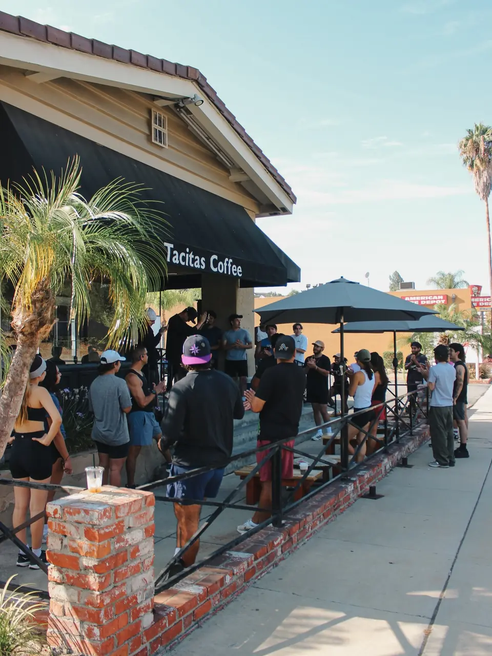 Runners clapping on the patio outside Tacitas Coffee in Diamond Bar before the start